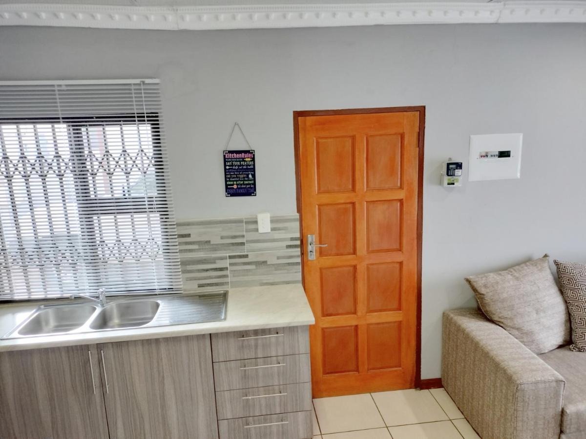 Sunrise Guesthouse Претория Екстериор снимка